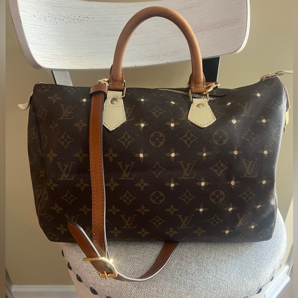 ❤️AUTHENTIC VINTAGE LOUIS VUITTON SPEEDY 35. Non LV strap for crossbody wear.